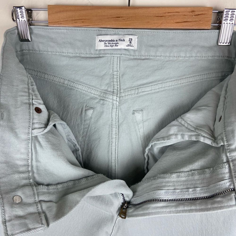 Abercrombie & Fitch 90’s Straight Ultra High-Rise Jeans - Light Gray - Picture 8 of 8